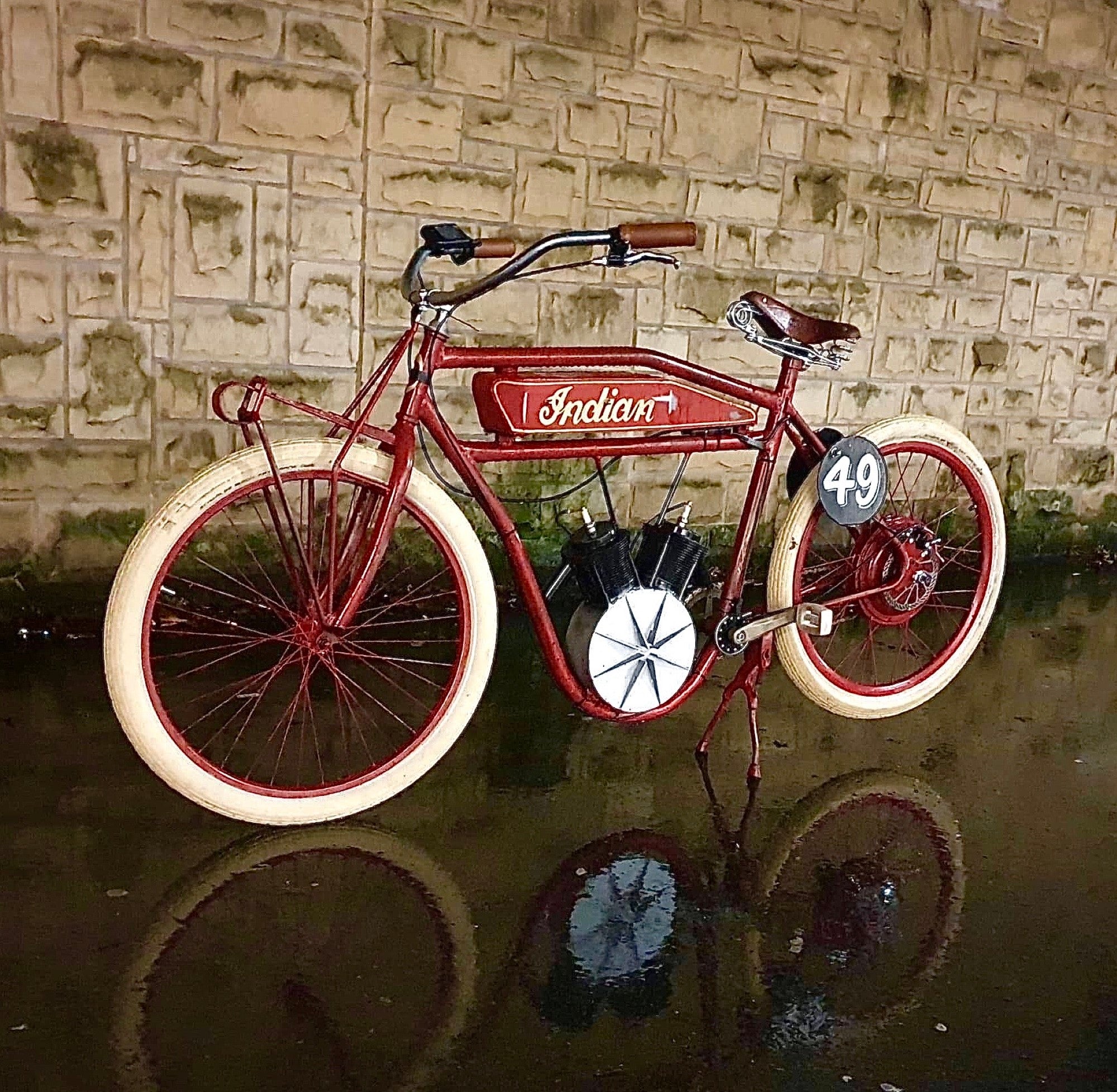 Red Boardtracker Boardtracker E-Bike by Classic Racing Spirit